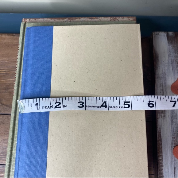 The Book of Totally Useless Info Coffee table Book - Picture 13 of 13